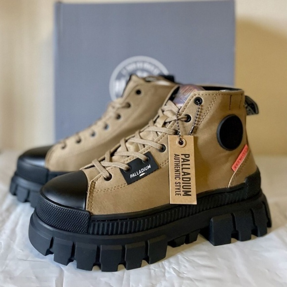 NWT Palladium Revolt Tan Top/Black Bottom Women's Size 10🔥🔥 - Picture 1 of 6